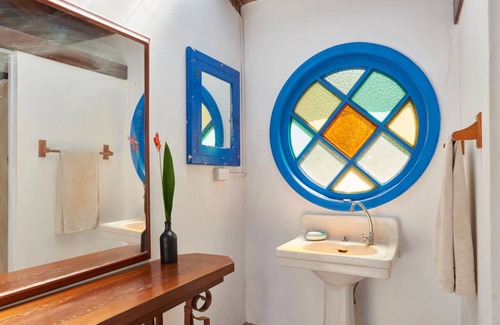 Colon Bed & Breakfast | PRIVATE ROOM - Caribbean Beachfront Getaway