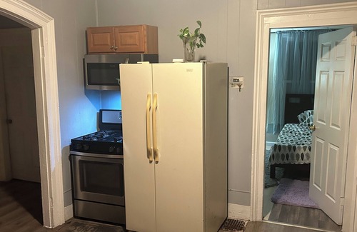Meriden House | Private room close to Downtown Meriden, located in a Decent Area, close Highway