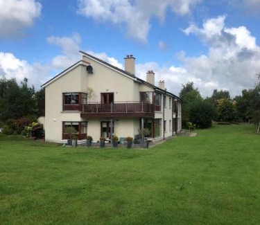 Newtownmountkennedy House | Private Room in Apartment beside Druids Glen Hotel