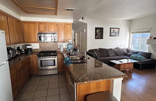 Moreno Valley House | Private Room in Comfortable Home for Students or Young Professionals