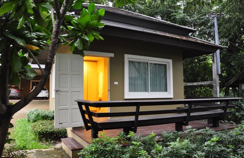 Saphan Sung House | Private Room in Ramkamhaeng 118, includes airport transport & personal training