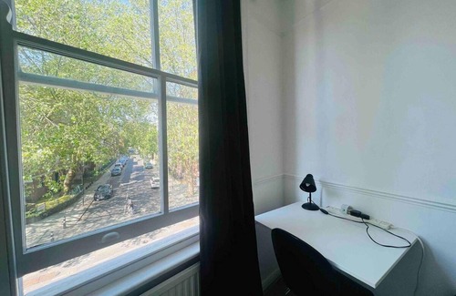 Kings Cross St. Pancras Apartment | Private Rooms for 7 People With Bathroom