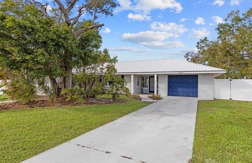 Whitfield House | Private Sarasota Pool Home. Close to Beaches. Fenced Yard. Pet Friendly