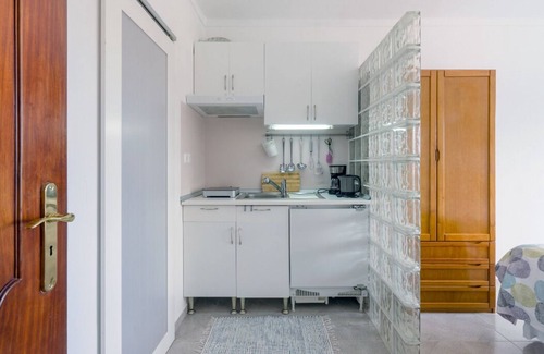 Gambelas House | Private Studio - A/C
