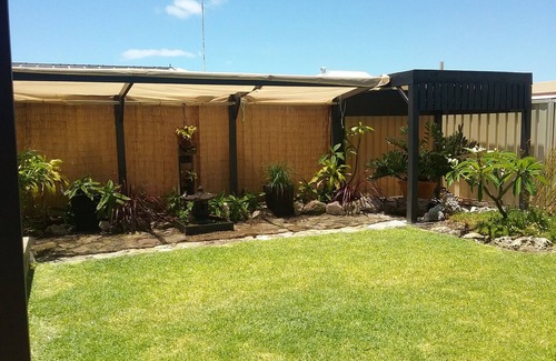 Green Head Apartment | Private Studio Accomodation. Fully self contained with private outdoor living.