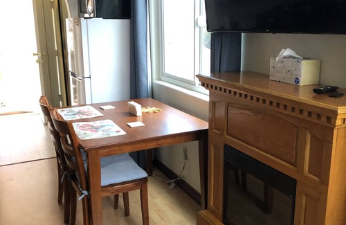 Loma Alta House | Private studio less than a mile from the beach, with Full Kitchen and Bathroom