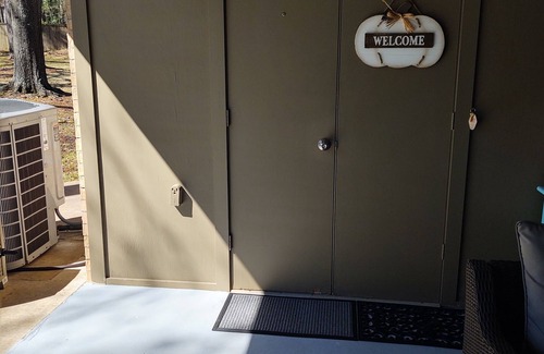 Lufkin Apartment | Private studio with designated entrance