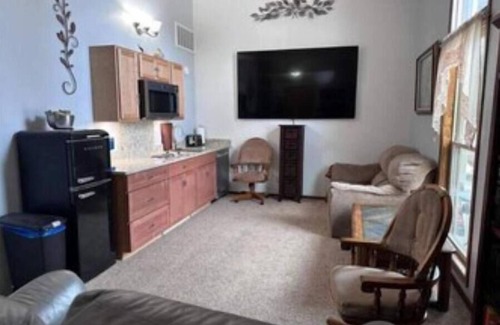White Rock House | Private Suite: 2 Bedrms FamilyRoom Bath Kitchen AC