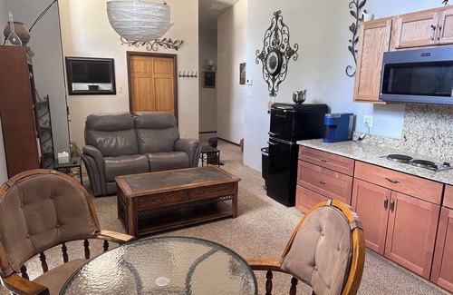 White Rock House | Private Suite: 2 Bedrms FamilyRoom Bath Kitchen AC