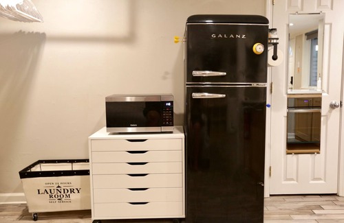 Inman Park Apartment | Private Suite in Little Five Points – Walkable, Hot Tub, Kitchen, Parking