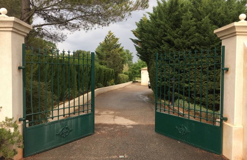 Rousset Villa | Private swimming pool and tennis court 20 minutes from Aix, in the heart of the Sainte Victoire region