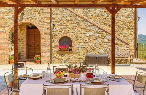 Citta della Pieve Villa | PRIVATE TUSCAN VILLA WITH PRIVATE POOL FOR 9 PEOPLE