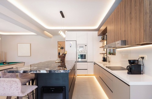 Platanes Villa | Private villa, 150 m to the beach, walking distance to all amenities!