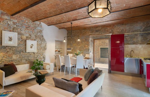 Pergine Valdarno Villa | Private Villa with WIFI, private pool, A/C, TV, patio, panoramic view, parking, close to Arezzo