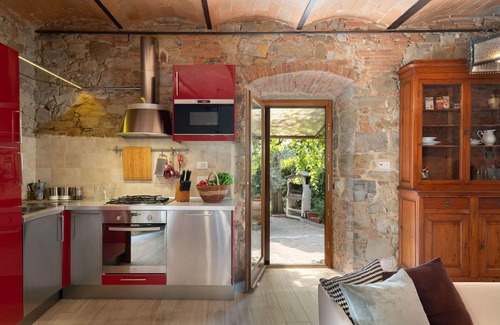 Pergine Valdarno Villa | Private Villa with WIFI, private pool, A/C, TV, patio, panoramic view, parking, close to Arezzo