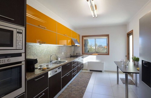 Alporchinhos Villa | Private Villa with A/C, private pool, WIFI, TV, terrace, pets allowed, panoramic view, parking