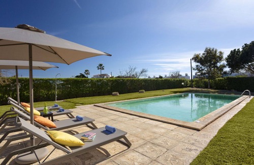 Alporchinhos Villa | Private Villa with A/C, private pool, WIFI, TV, terrace, pets allowed, panoramic view, parking