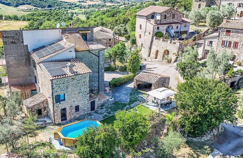 Ficulle House | Private Villa with hot tub, private pool, WIFI, TV, patio, pets allowed, panoramic view, parking