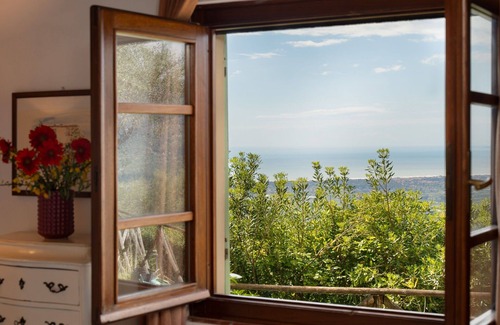 Pedona Villa | Private Villa with private pool, WIFI, TV, patio, pets allowed, panoramic view, close to Viareggio