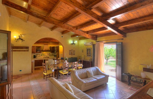 Solarino Villa | Private Villa with WIFI, private pool, A/C, TV, patio, pets allowed, panoramic view, parking
