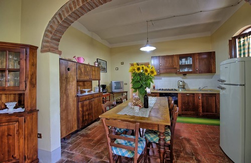 Le Piazze Villa | Private Villa with WIFI, private pool, TV, pets allowed, panoramic view, parking, close to Arezzo