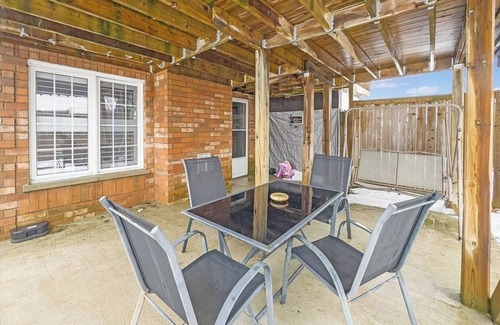 Churchill Meadows Apartment | Private Walk Out Garden Apartment With Patio and AC