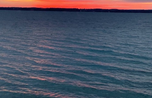 Traverse City House | Private Waterfront Site in Wine Country
