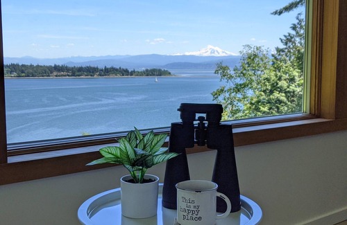 Lummi Island House | Private Waterfront Family Home- Amazing Views