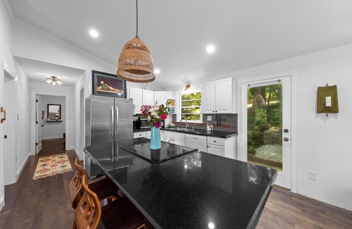 Mayhew House | Private Waterfront 2BR In Lake Norman/PETS WELCOME