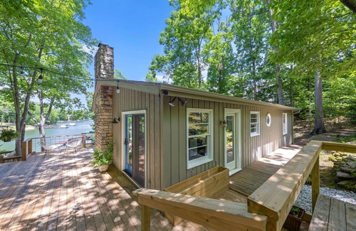 Mayhew House | Private Waterfront 2BR In Lake Norman/PETS WELCOME