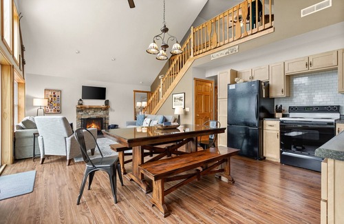 Idlewild House | Private Waterfront Cottage Relaxing Retreat