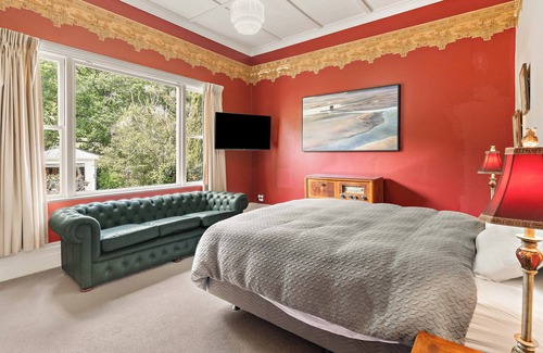 Solway Cabin | Private Wing at Te Rangi Lodge with own entrance 5 minutes of SH2. Pet friendly.
