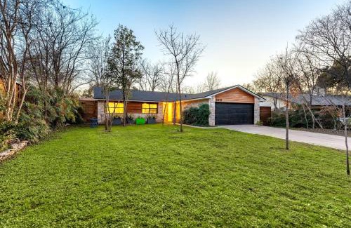 Southampton House | Private Yard w BBQ Games Steps to South Congress Barton Creek Clarksburg