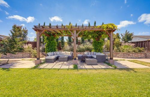 Hayward House | Private Zen Garden and Fireplace Chic Hayward Oasis