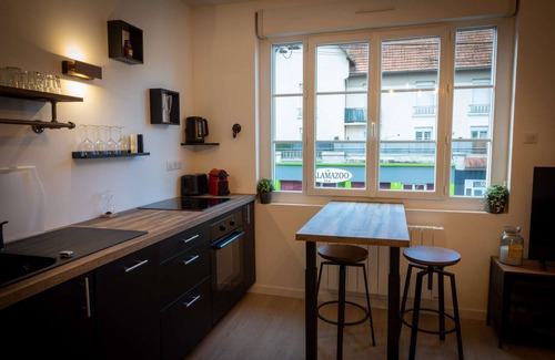 Oasis - Maroc Apartment | Proche du Circuit, Centre des Expositions, 10 min du Centre, Style Industrielle