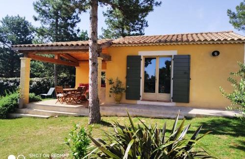 Saint-Siffret House | Proche Uzès petit gîte avec grande cuisine d'été et piscine