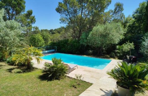 Saint-Siffret House | Proche Uzès petit gîte avec grande cuisine d'été et piscine