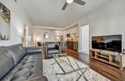 Garden Hills Apartment | Professionals 2BR Getaway | Fast Wifi& Co-working Spaces