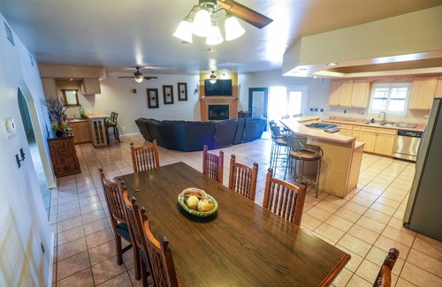 Homestead Meadows North House | PROMO FOR WEEK STAY OF 5%/MONTH STAY OF 21% Acre Estate with Pool and Jacuzzi.