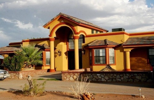 Homestead Meadows North House | PROMO FOR WEEK STAY OF 5%/MONTH STAY OF 21% Acre Estate with Pool and Jacuzzi.