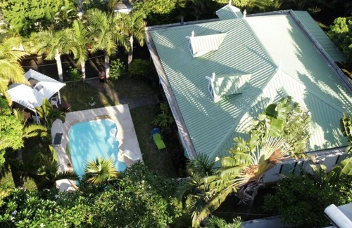 Pointe aux Canonniers Villa | PROMO. Luxury Villa and Tradition Creole. Residential, quiet. The beach 400 meters away.