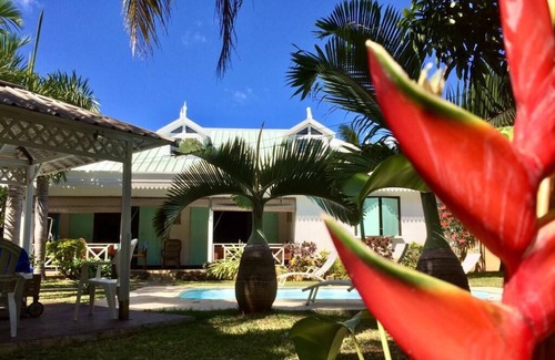 Pointe aux Canonniers Villa | PROMO. Luxury Villa and Tradition Creole. Residential, quiet. The beach 400 meters away.