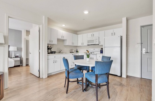 Far North Central Apartment | Properties by Preston I Comfy 2 Bed 2 Bath