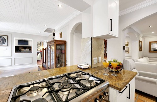 Constantia House | Protea - Pinoak Self-catering Cottages