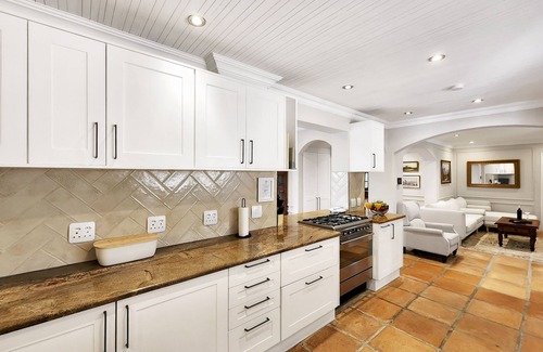 Constantia House | Protea - Pinoak Self-catering Cottages