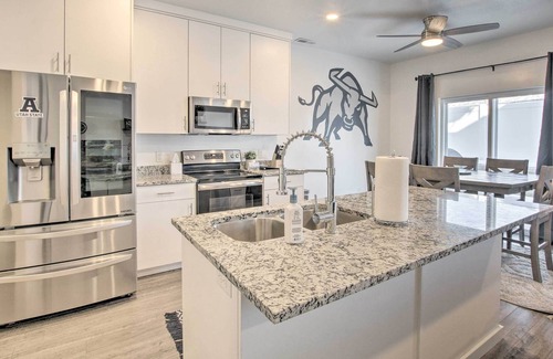 Providence House | Providence Townhome w/ Amenities ~ 4 Mi to USU!