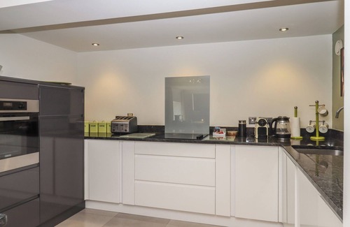 Heligan Cottage | PUDDAVEN BARN, pet friendly, with open fire in Chagford