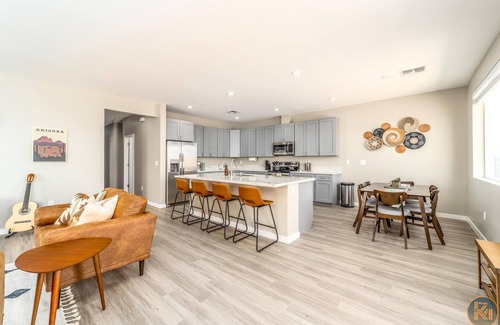 Greenehaven House | Pueblo en Powell - Hot Tub, Game Room, Lake Views