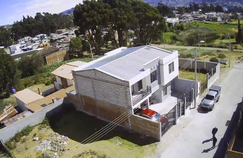Canar House | Puedes disfrutar de hermosos fiestas y lugares turisticos alrededor de canar.