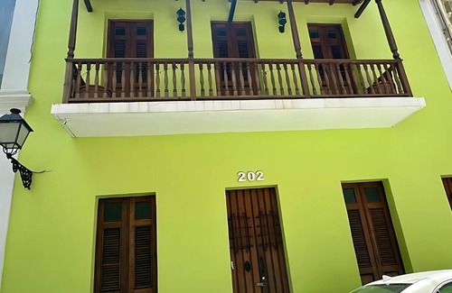 Ballaja House | Puerta Antigua: Luxury 5-Bedroom Retreat in San Juan with AC & WiFi